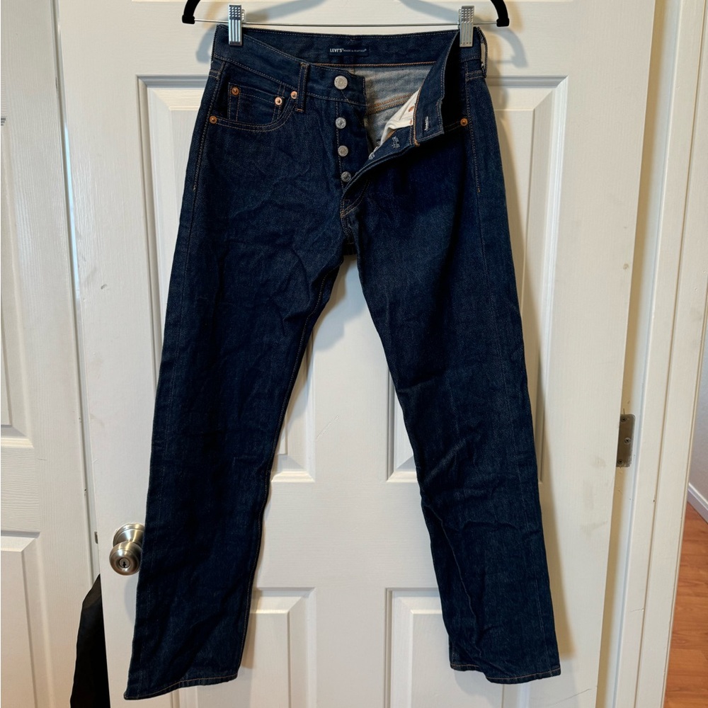 Dark wash Levi’s 501s